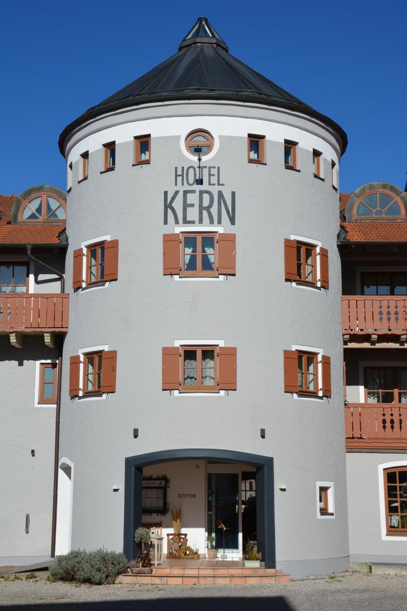 Hotel Garni Kern Halfing Екстер'єр фото