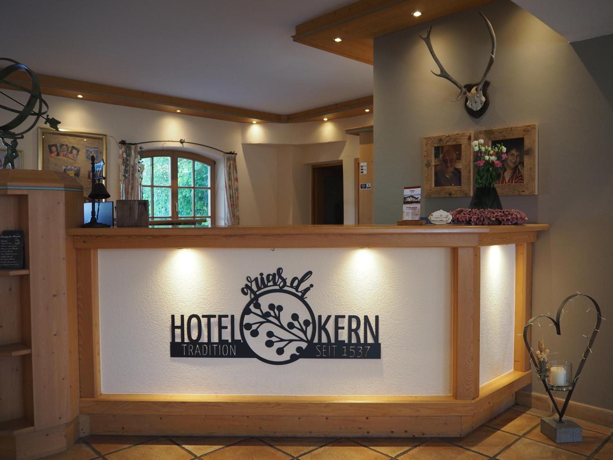 Hotel Garni Kern Halfing Екстер'єр фото